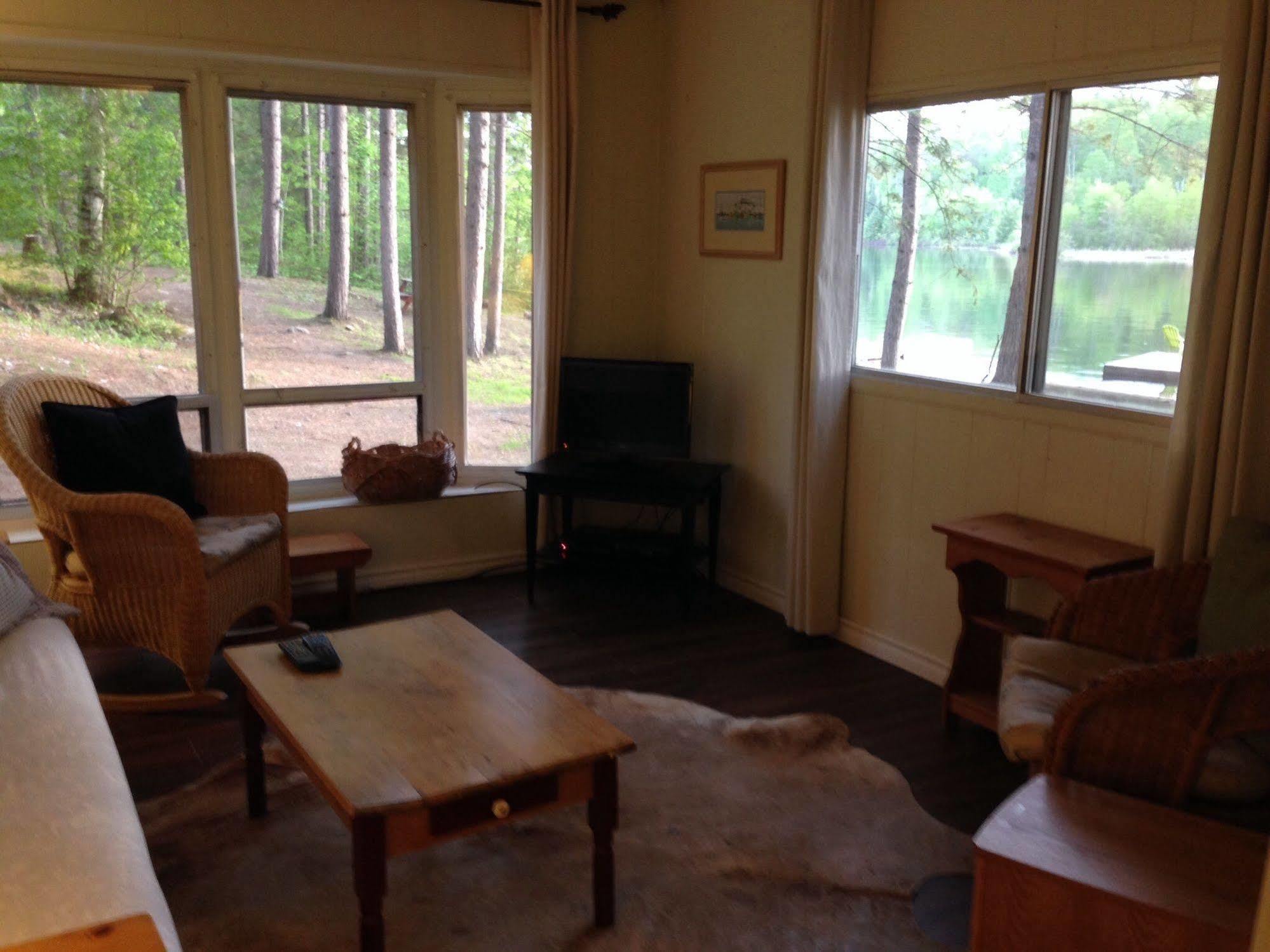 Algonquin'S Edge Resort Madawaska 외부 사진