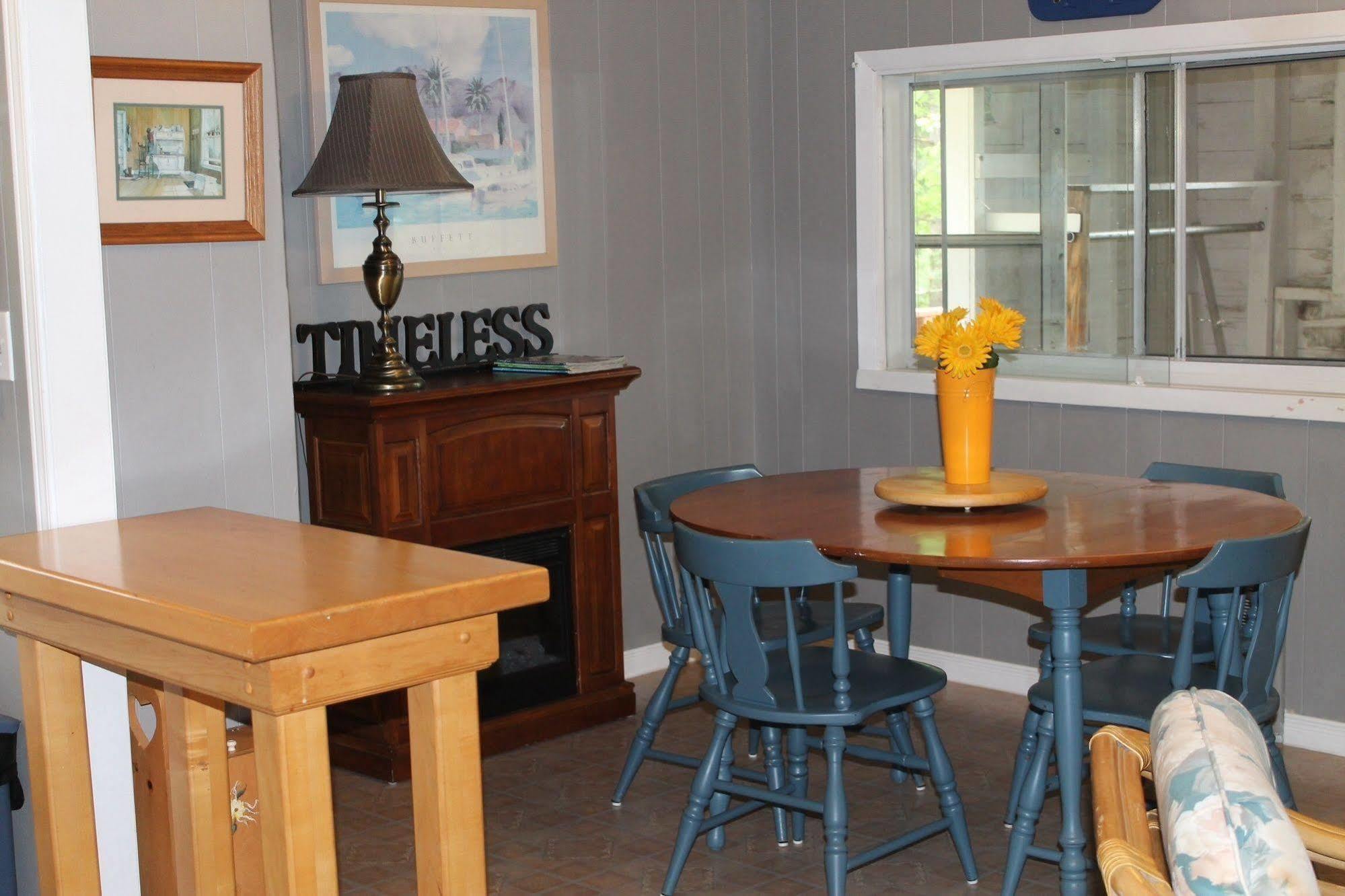 Algonquin'S Edge Resort Madawaska 외부 사진