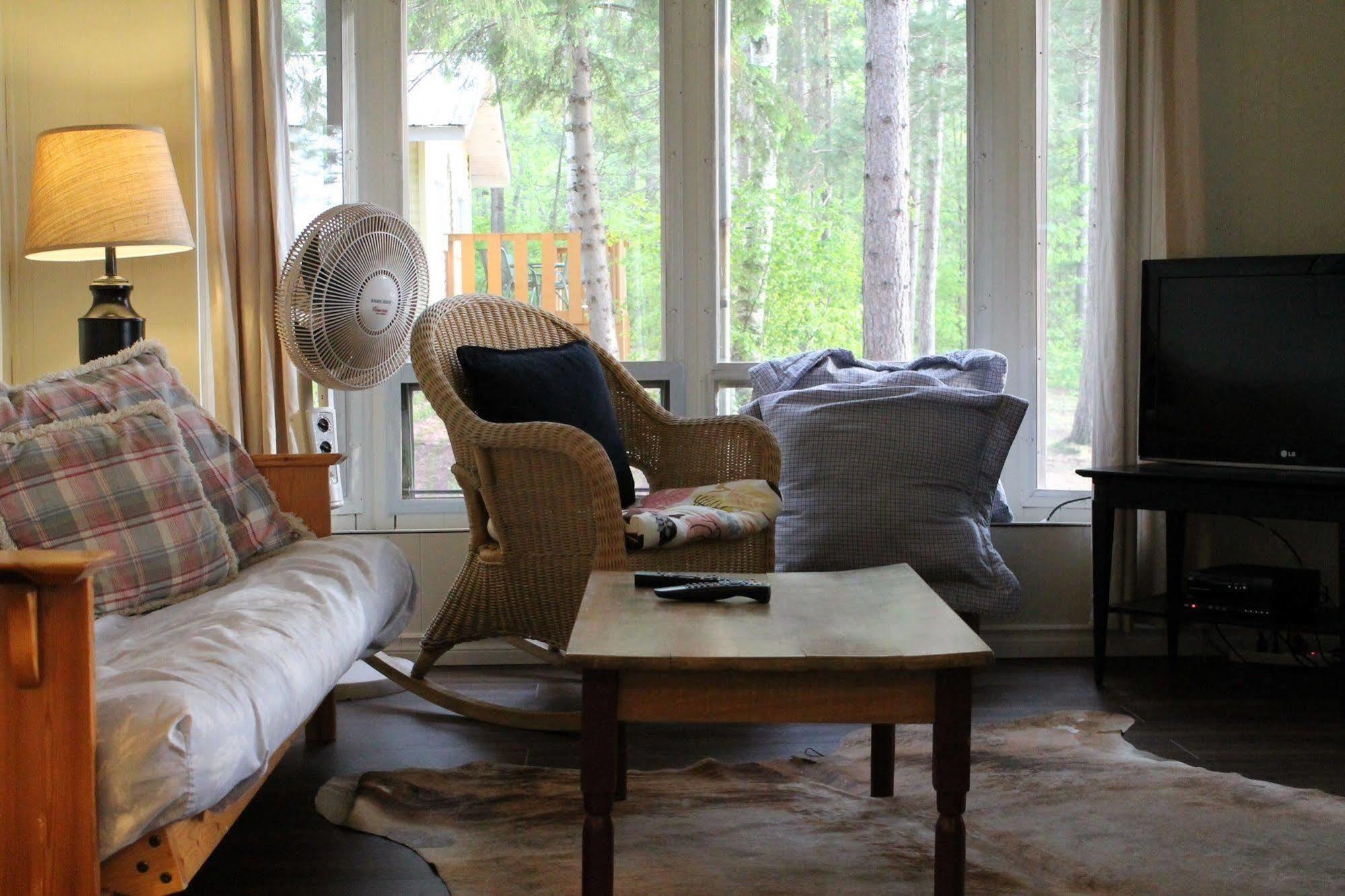 Algonquin'S Edge Resort Madawaska 외부 사진