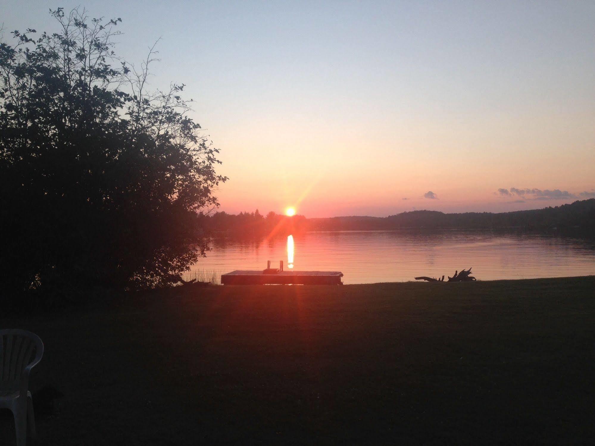 Algonquin'S Edge Resort Madawaska 외부 사진