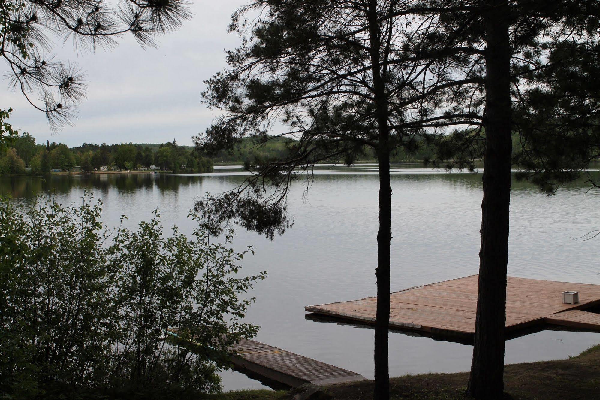 Algonquin'S Edge Resort Madawaska 외부 사진